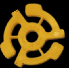 Package of 30 Yellow 45 rpm 7″ Record Plastic Adapter Snap-In Inserts Turntable