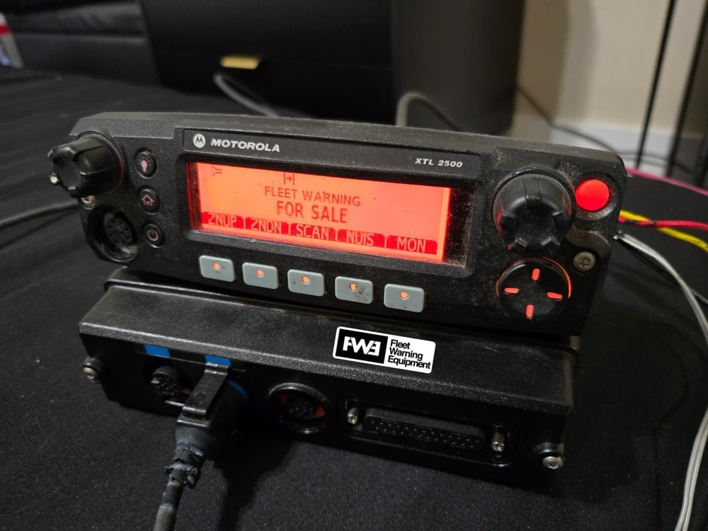 Motorola XTL2500 UHF 450-520 M21SSM9PW1AN Remote Control Head Mobile Radio
