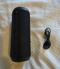 Rienok Portable Bass Boost Bluetooth Speaker Black USB-C AUX Cylindrical
