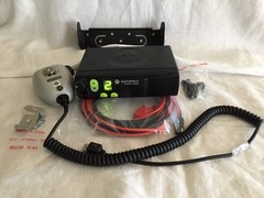 MOTOROLA CM200 AAM50RPC9AA1AN UHF 438-470 MHZ 40W 4CH ANALOG W/ ACCESSORIES