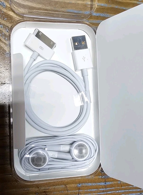 Apple Ipod Touch USB 2.0 OEM Charger Cable,Earphones And Empty Clear Case