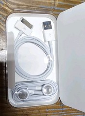 Apple Ipod Touch USB 2.0 OEM Charger Cable,Earphones And Empty Clear Case