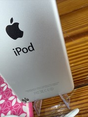 Apple iPod touch 5th Generation 32GB Silver Model A1421 w/ Cord PRISTINE!