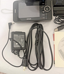 Epson P4000 Multimedia Storage Viewer – 80GB Hard Drive – Stand & Extra Battery