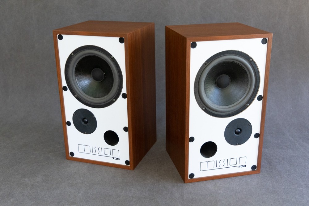 Vintage Mission 700 Speakers – Original Version in Ex Condition