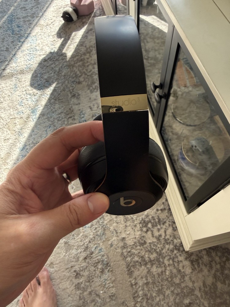 Beats Studio3 Wireless Headphones Black Gold Bluetooth Noise Cancelling