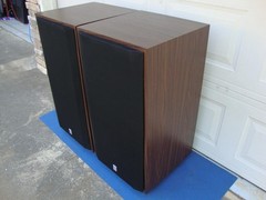 Awesome Cerwin Vega VS-150, 3-way Floor Speaker w/ 15″ Woofers – Reconditioned