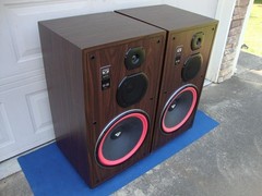 Awesome Cerwin Vega VS-150, 3-way Floor Speaker w/ 15″ Woofers – Reconditioned