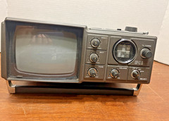 Sylvania Mini Combo MQ9014GY AM/FM Radio & TV Untested No Battery Cover