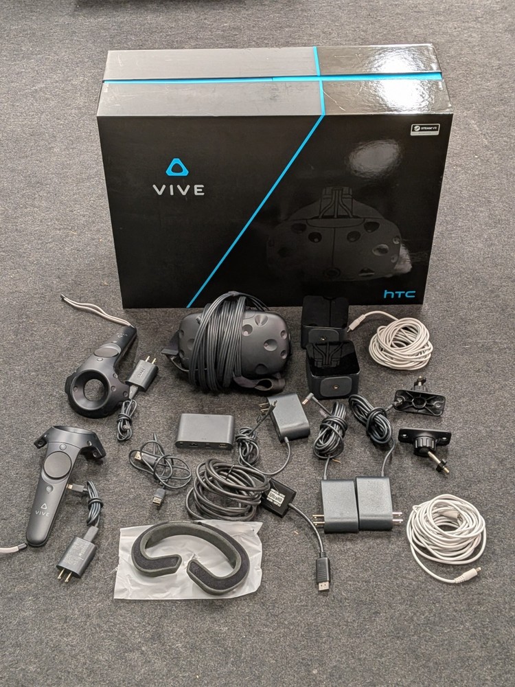 Original HTC Vive Virtual Reality System 1st First Generation, READ DESCRIPTION