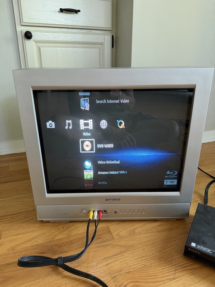Vtg Gaming Tv Daewoo Dtq 20u4sc Television 2000s Large Retro Cable Prop 20”