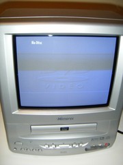 Vintage 2003 Memorex MVD2009CB Portable 9″ CRT Color TV/DVD Combo