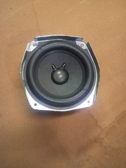 Component OverviewThe product shown in the is a Bose 5.5-inch woofer speak