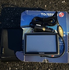 TomTom 540-TM XXL 5″ Widescreen GPS Lifetime Traffic North America Untested