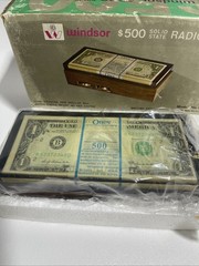 Vintage Lucite $500 1974 US One Dollar Bills Paperweight AM Radio Retro New