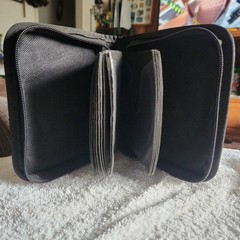 CD DVD Carry Storage Binder Holds 28 Case Logic Black Nylon Travel Case-28