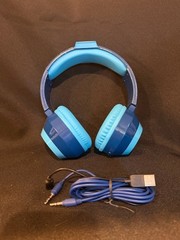 Capcom’s official LIMITED EDITION Mega Man HD LED Headphones