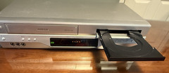 Toshiba SD-V393SU2 VCR-DVD Combo Player, Progressive Scan, VHS/DVD, NO REMOTE