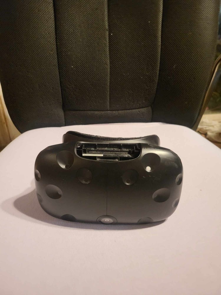 HTC Vive Virtual Reality Headset (99HAHZ024-00)