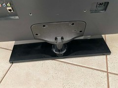 Samsung TV Stand Base ( 4 crews included ) USED ( no TV ) stand only VERY GOOD