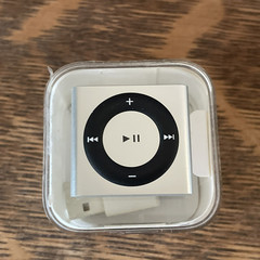 Apple iPod Shuffle 2GB 4th Generation Silver w Charging Cord Factory Reset Test