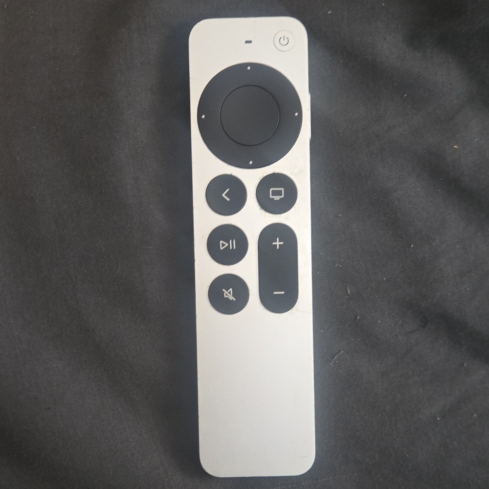 Apple Apple TV Remote Control A2854 Wireless Silver Range More Than 10 m