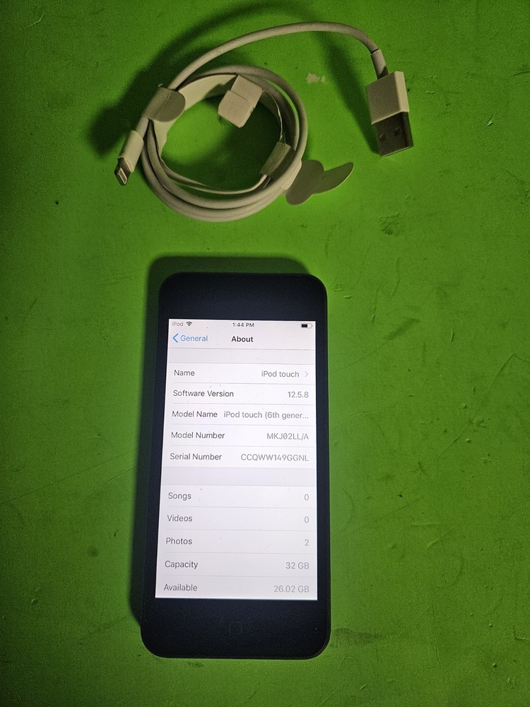 Apple iPod Touch (6th Generation) – Space Gray, 32GB