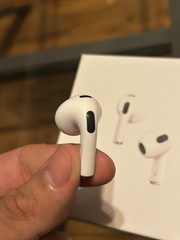 🎵Apple 3rd Generation with MagSafe Charging Case White Earbud Bluetooth🎵