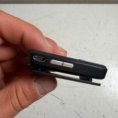 SanDisk Sansa Clip Zip Black 1.1″ LCD Display Built-in FM Radio MP3 Media Player