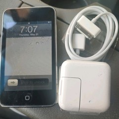 Apple iPod Touch 2nd Generation A1288 8GB – (MC086LL/A) FULLY FUNCTIONAL