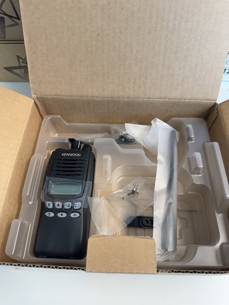 Kenwood TK-3312 UHF FM Transceiver 5W 128CH Two-Way Radio Open Box NO Battery/An