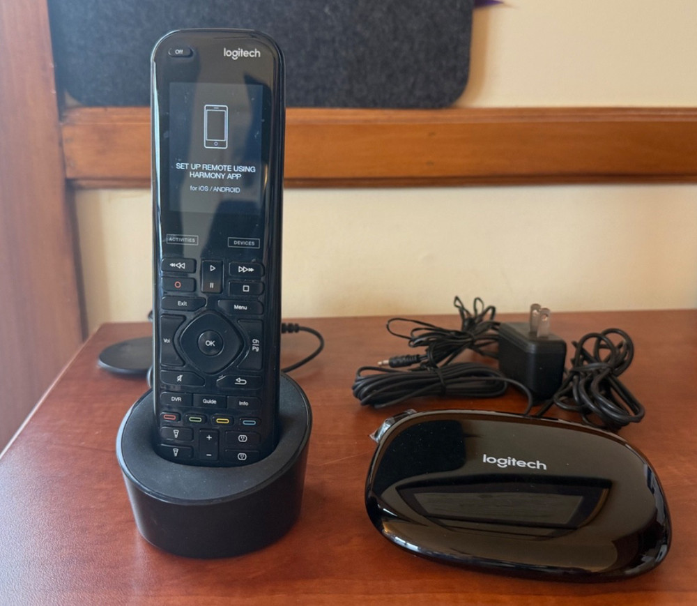 Logitech Harmony Elite Universal Remote N-R0010 with Hub O-R0004 & 1 IR Blaster