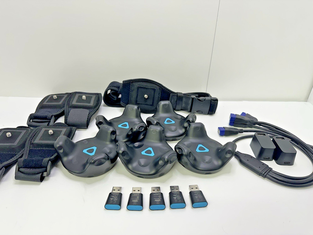 VR Full Body Tracking 5 x Vive 2.0 Trackers, New Straps, USB Splitter, Dongles