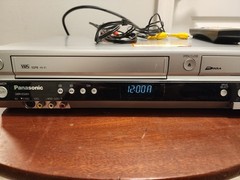 Panasonic DMR-ES35V DVD/VCR Combo Recorder with remote