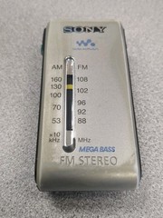Sony Walkman SRF-S84 AM/FM Super Compact Radio Mega Bass Silver READ DESCRIPTION