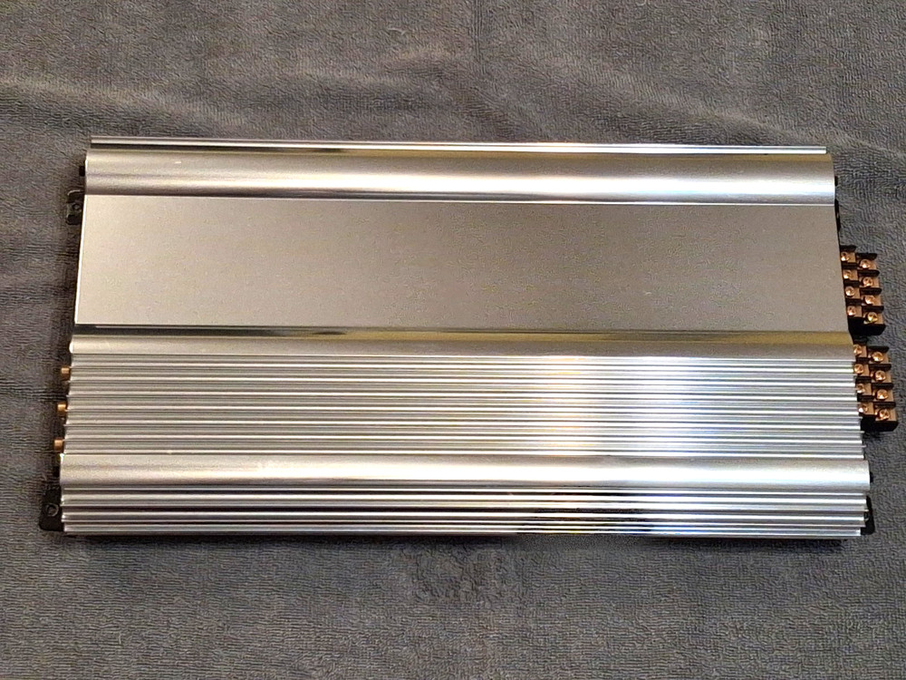 OLD SCHOOL US AMPS U.S. AMPS U.S.A AMPS USA-5600X SOUND QUALITY AMP .006 THD