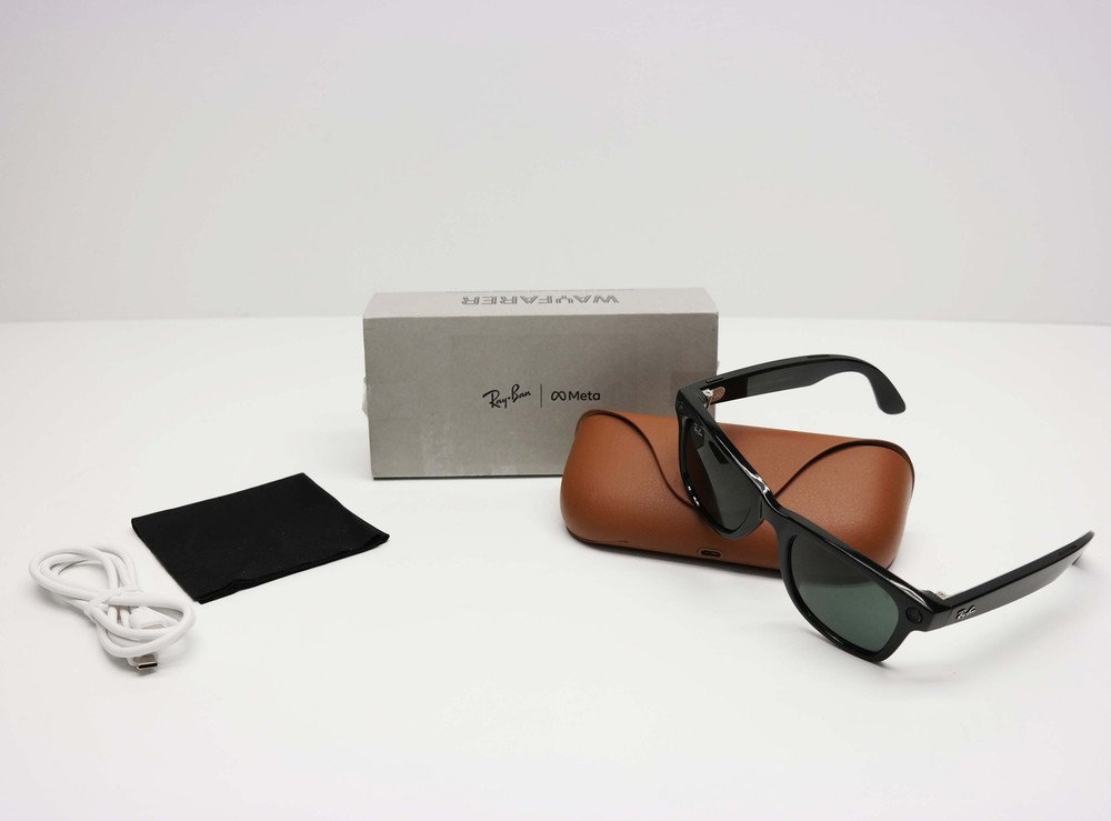 Ray-Ban Meta Wayfarer RW4008 AI Glasses Green Lenses Shiny Black
