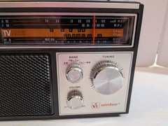 Vintage Windsor 2239 X Sound TV Portable Radio AM / FM / WB AC Or Battery Tested