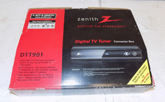 Zenith DTT901 digital TV Tuner Coverter Box with Remote and Manual