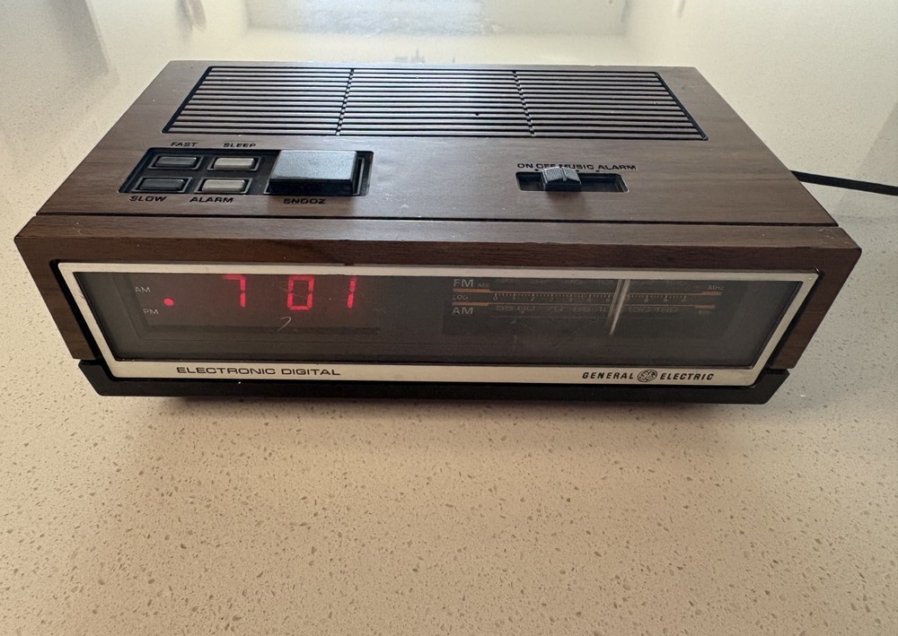 General Electric Digital Clock Radio & Alarm Model 7-4640A Vintage