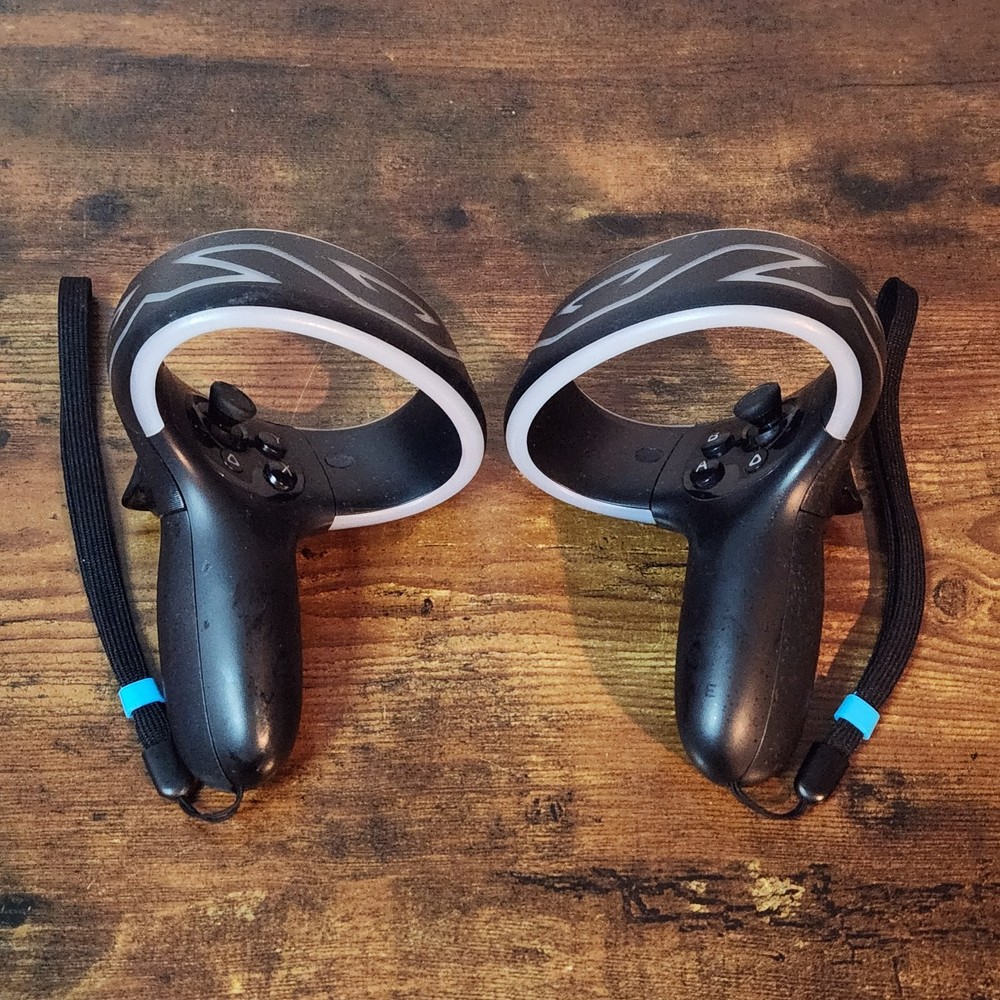 HTC Vive Cosmos Controllers Set – Left & Right – OEM – Tested 2Q3Z200 / 2Q3Z100