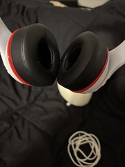 Beats by Dr. Dre B0518 Solo 2 Ear-Pad Limited Edition Headphones – Hello Kitty