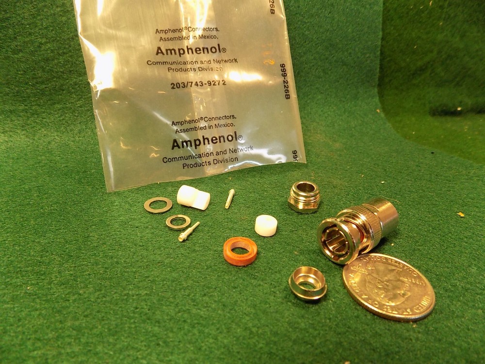 (1) Amphenol Twinax BNC Clamp Male Plug # 31-2226 RG108A 50 Ohms NOS