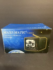 Vintage 1995 Maxi-Matic mini TV AM/FM radio model T 8088A