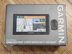 Garmin DriveSmart 51 North America LMT-S 5″ GPS Navigator Bundle New Open Box