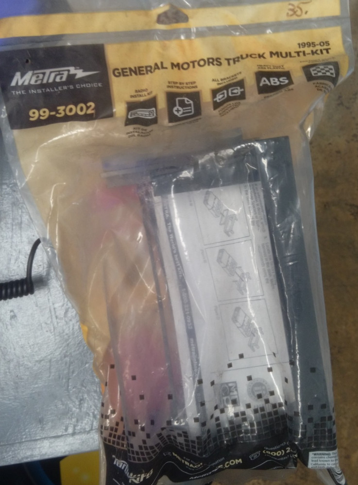 METRA 99-3002 STEREO DASHBOARD INSTALL KIT FOR SELECT 1995-2005 GM TRUCKS