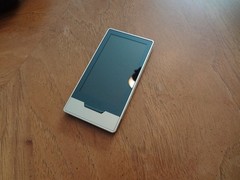 32GB ZuneHD-CLOCK DISPLAYS INACCURATE TIME- ALL ELSE WORKS GREAT-Strong Battery.
