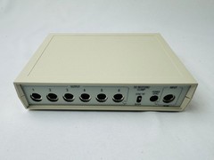 Black box AC043A-R2 Video Splitter, S-Video (1 In, 8 Out)