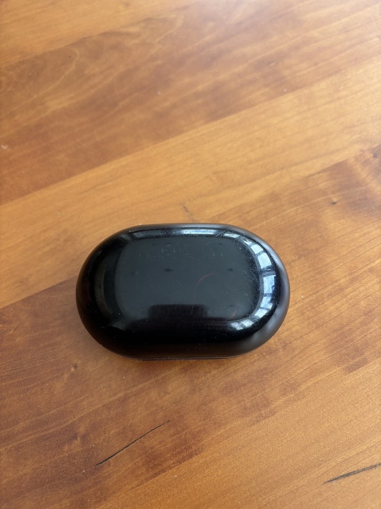 RoHS Charging Case With One Earbud