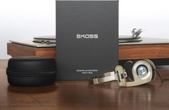 Limited Edition Retro On-Ear Headphones with In-Line Microphone & Carry Case
